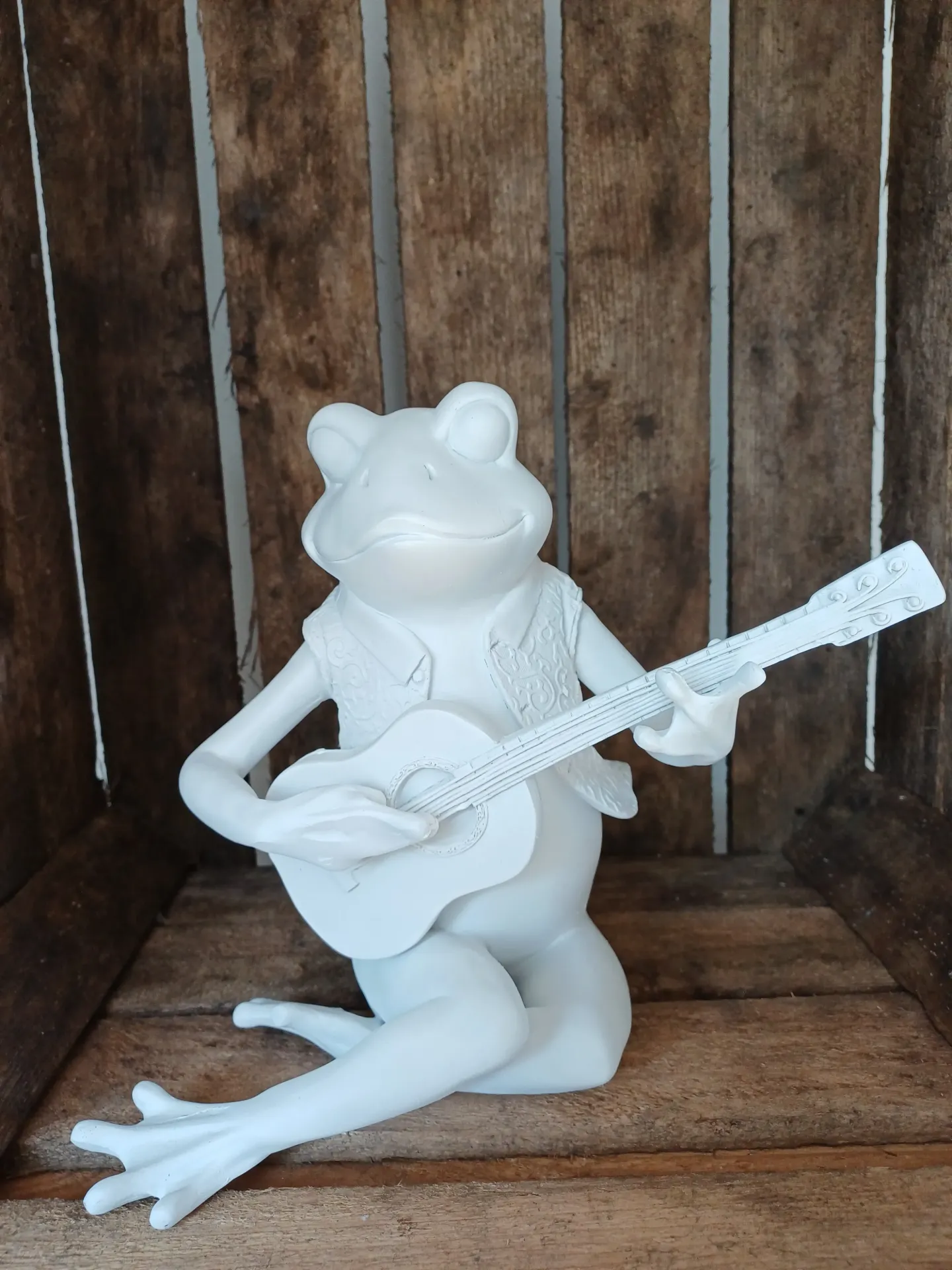 Grenouille Musique Assise Resine Blanc H22.5cm
