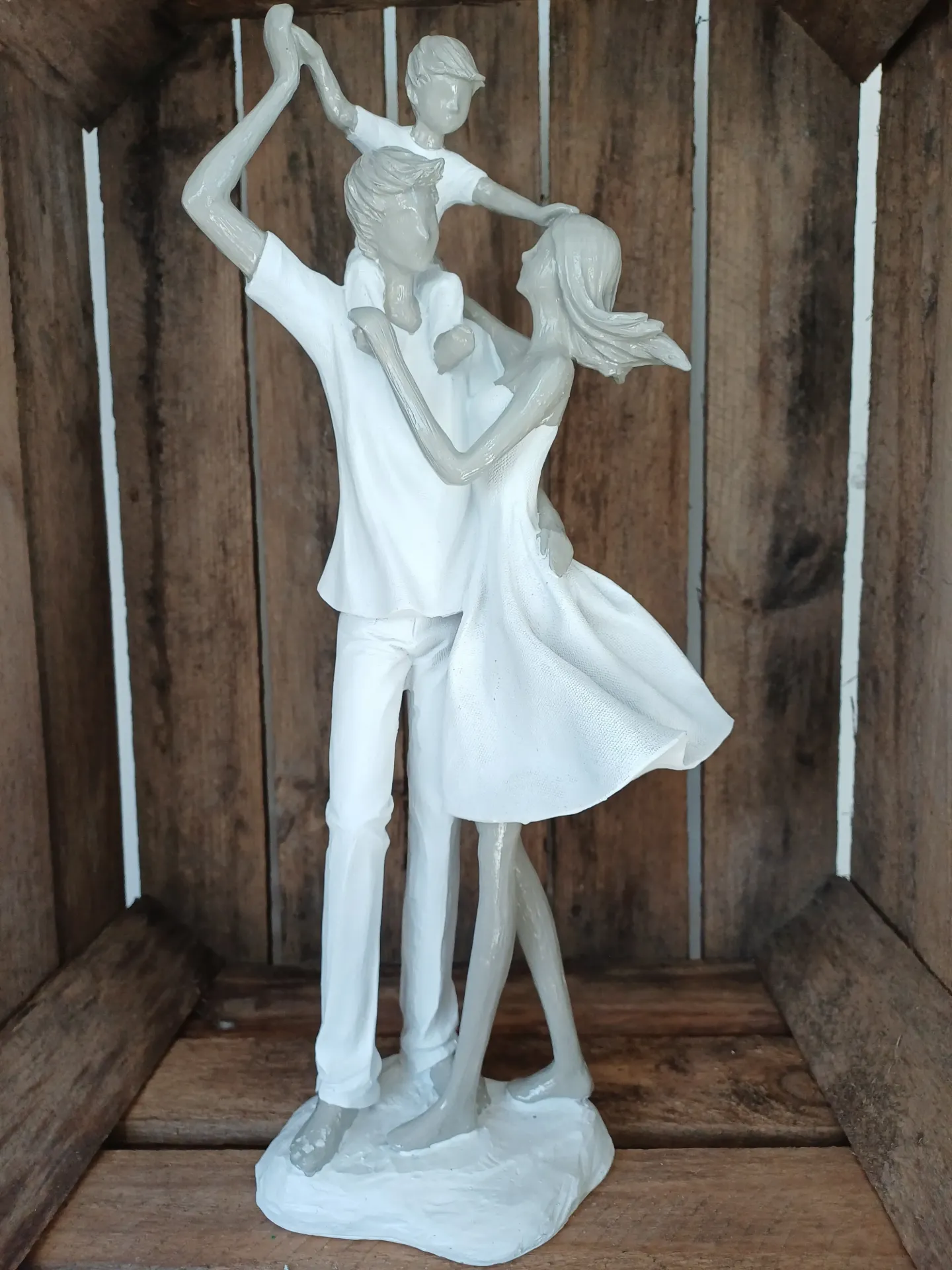 Couple + Enfant Sur Les Epaules Résine Blanc/Taupe